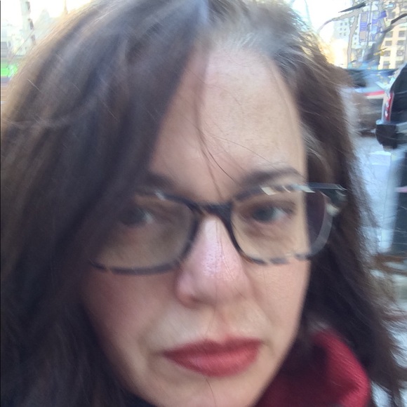 Meet your Posher, Elizabeth - Picture 2 of 2